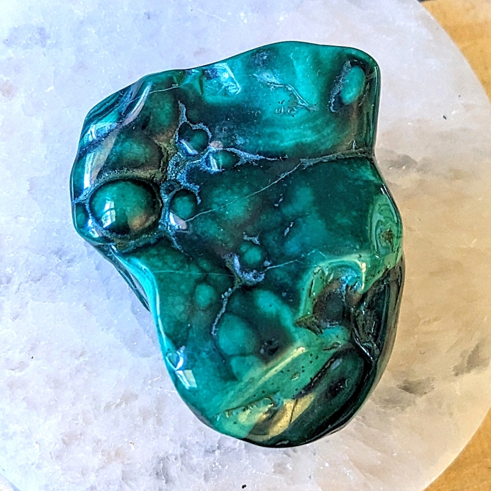 💚 MALACHiTE 🖤 Energy magnifying Gem Rock ❤️ Heart chakra healing Pocket Stone